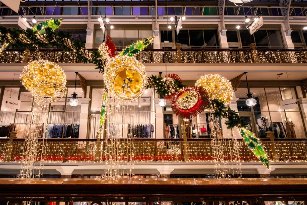 commercial outdoor holiday decorations